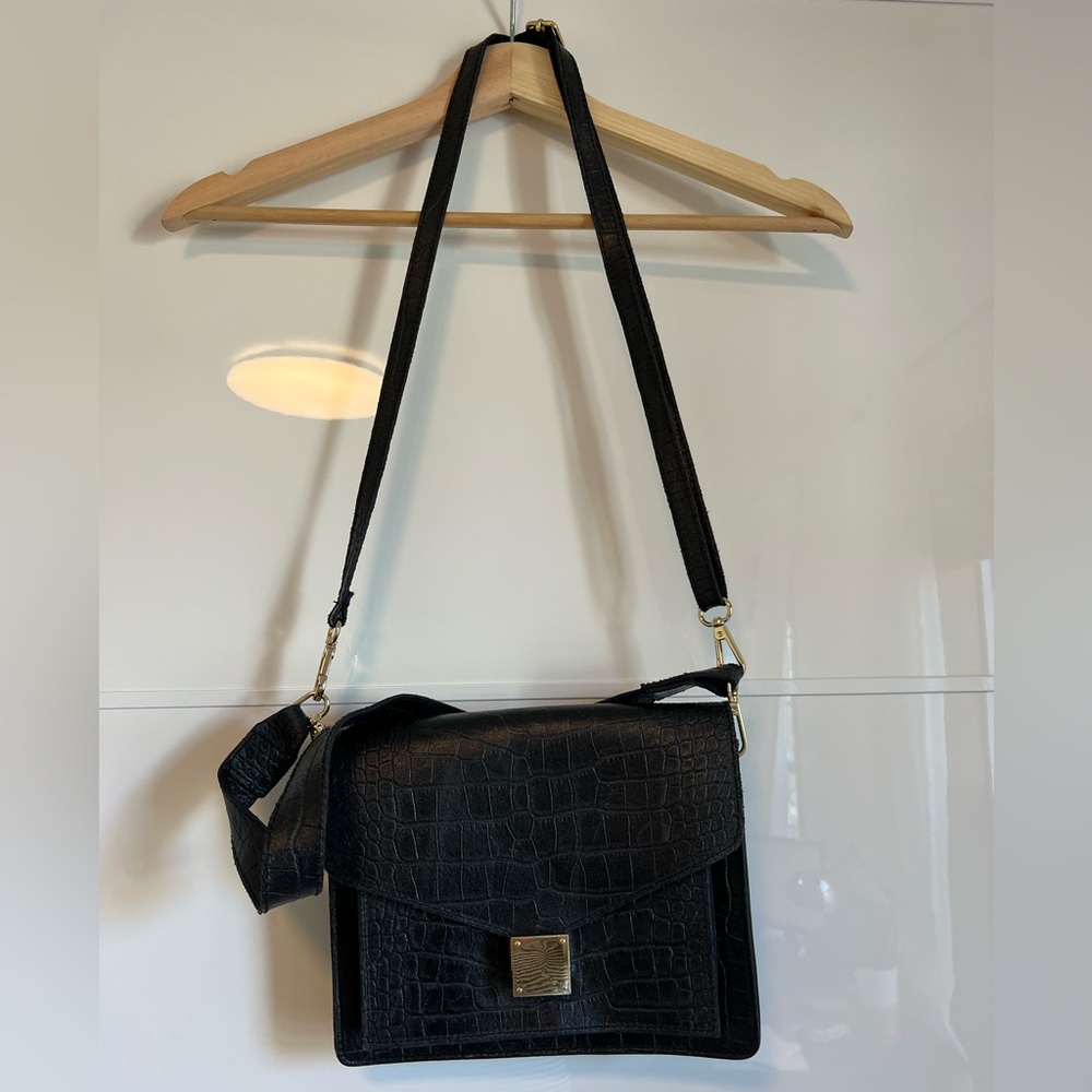 Black Crocodile-Patterned Crossbody Bag